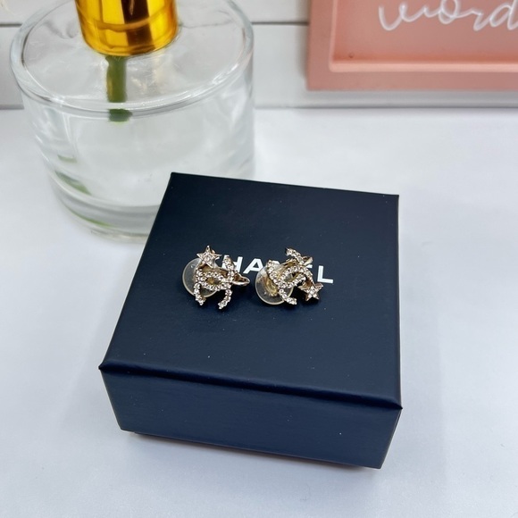 Chanel 22S Gold And Crystal Star CC Logo Clip On Stud Earrings - Picture 3 of 8